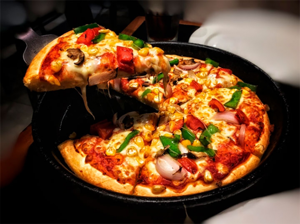 Acredita-se que a pizza que tenha surgido em Nápoles, na Itália, por volta do século 18 / Autor: Karthik Garikapati / Fonte: Unsplash