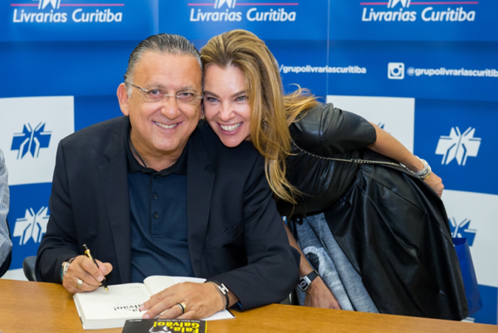 Fotos do evento e de Galvão Bueno com a mulher, Desirée Soares (Foto: Edsley Saito/Divulgação)